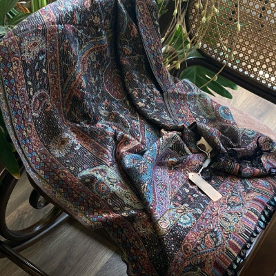 شال وارداتی با الیاف کشمیر در یک جمله خاص، دوس داشتنی و مدرن