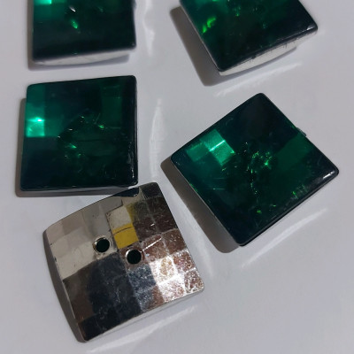 دکمه کریستالی