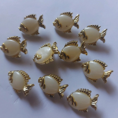 دکمه صدفی طرح ماهی