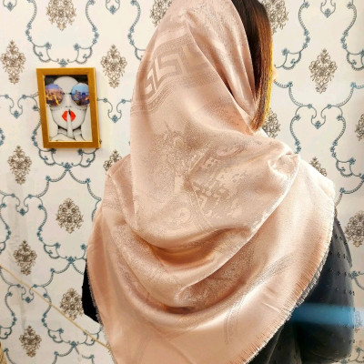 روسری نخی ژاکارد ابریشم دورو و وارداتی طرح ورساچه