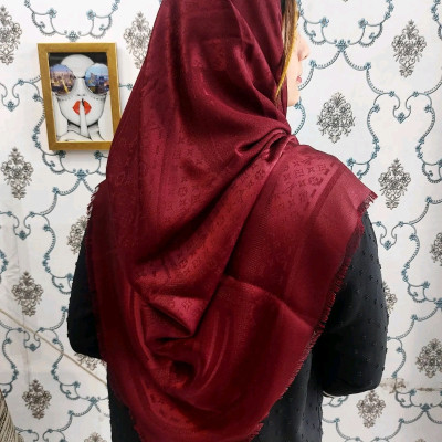 روسری نخی ژاکارد ابریشم دورو و وارداتی طرح لویی ویتونLV