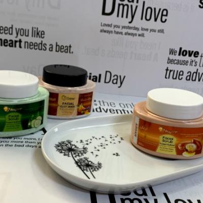 اسکراب شنی برای پاکسازی صورت