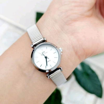 ساعت مچی زنانه اورجینال بند استیل رنگ ثابت ضداب و حساسیت Bs