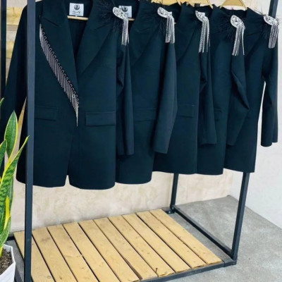 مانتو مجلسی کرپ مازراتی مدل مانتو مجلسی سر دوش زنجیری