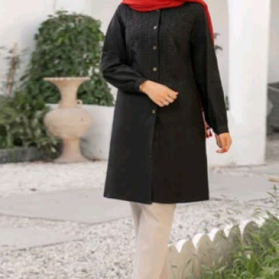 مانتو مشکی نخی دکمه دار با گلدوزی مدل ماهلین 4 رنگ و 5 سایز