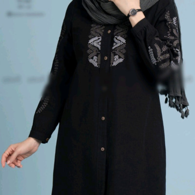 مانتو نخی گلدوزی دکمه دار الیاف طبیعی مدل لیانا مشکی طوسی و سرمه ای