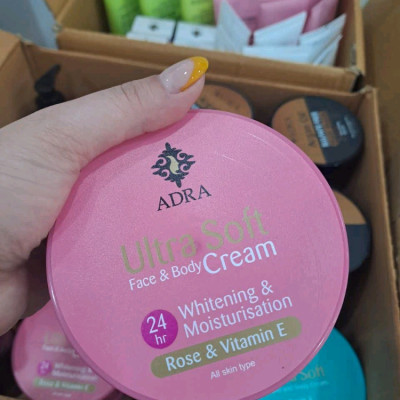 کرم کاسه ای ترمیم کننده و مغذی حاوی عصاره گل سرخ از برند آدرا