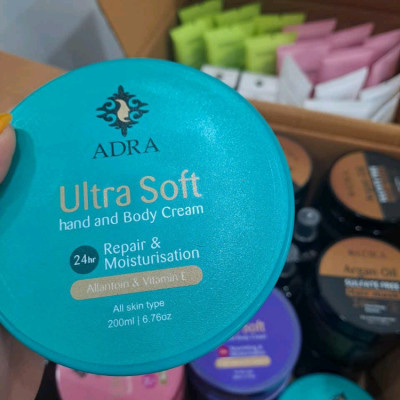 کرم کاسه ای مرطوب کننده و ترمیم کننده حاوی آلانتوئین از برند آدرا