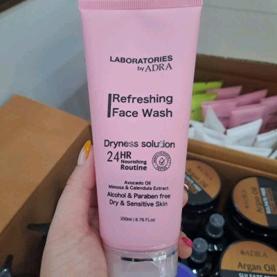 لابراتور ژل شستشوی صورت مناسب پوست خشک و حساس 200ml آدرا ADRA