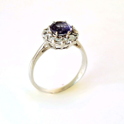 انگشتر نقره زنانه نگین بنفش سنتیک مناسب انگشت ظریف عیار 925 آبکاری طلا