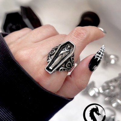 انگشتر اسکلت و تابوت