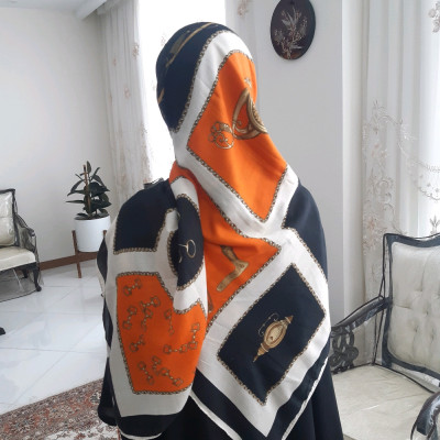 روسری نخی طرح کارتیه