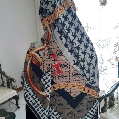 روسری نخی طرح زنجیری و پیجازی