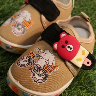 کفش سوتی چسبی خارجی سایز 20 تا 25 قهوه ای