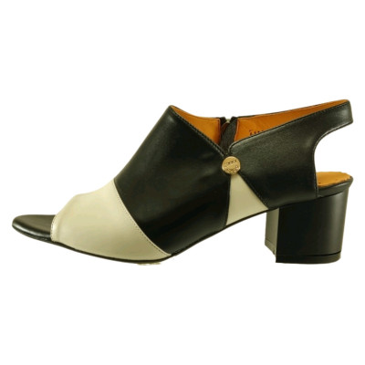 صندل زنانه چرم طبیعی کد 694 برند آرمان چرم