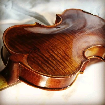 ویولن دستساز استاد محسن محمدی