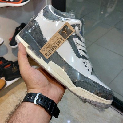 کتانی جردن 3 ه همراه عروسک کاز air jordan 3 kaws