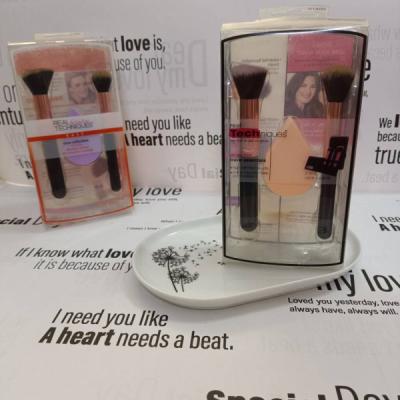 ست سه تیکه براش و پد آرایشی مناسب پخش کانسیلر و کرم پودر و رژ گونه