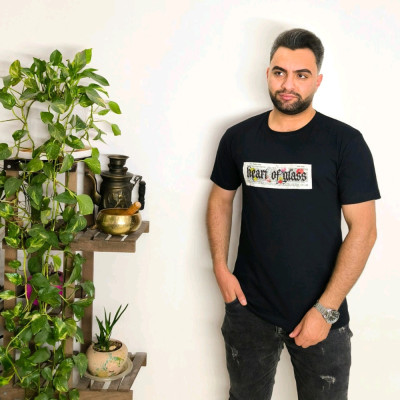 تیشرت استیکری Heart of glass