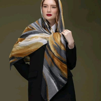 روسری مشکی طلایی نخ گارزا ژاکارد دست دوز سبک و لطیف وارداتی-134452