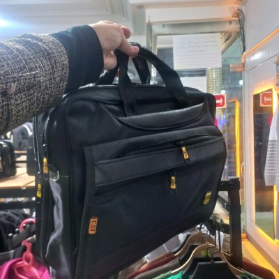 کیف اداری در چند جای مجزا مارک cat بسیار سبک و با کیفیت