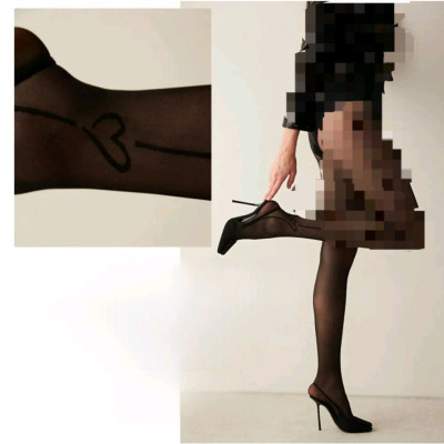 جوراب شلواری بغل خط دار طرح قلب پنتی