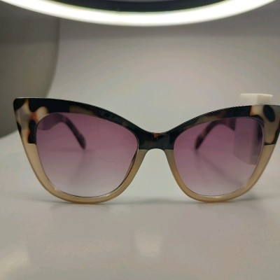 عینک زنانه وارداتی بسیار با کیفیت و زیبا مطابق تصویر برند