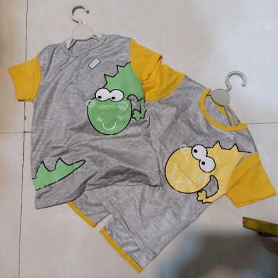 تیشرت شلوارک دخترانه و پسرانه سایز 45 تا 60 طرح دایناسور جنس ملانژ