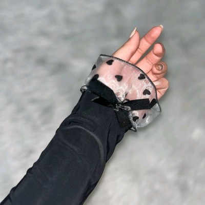 ساق دست دخترانه و زنانه